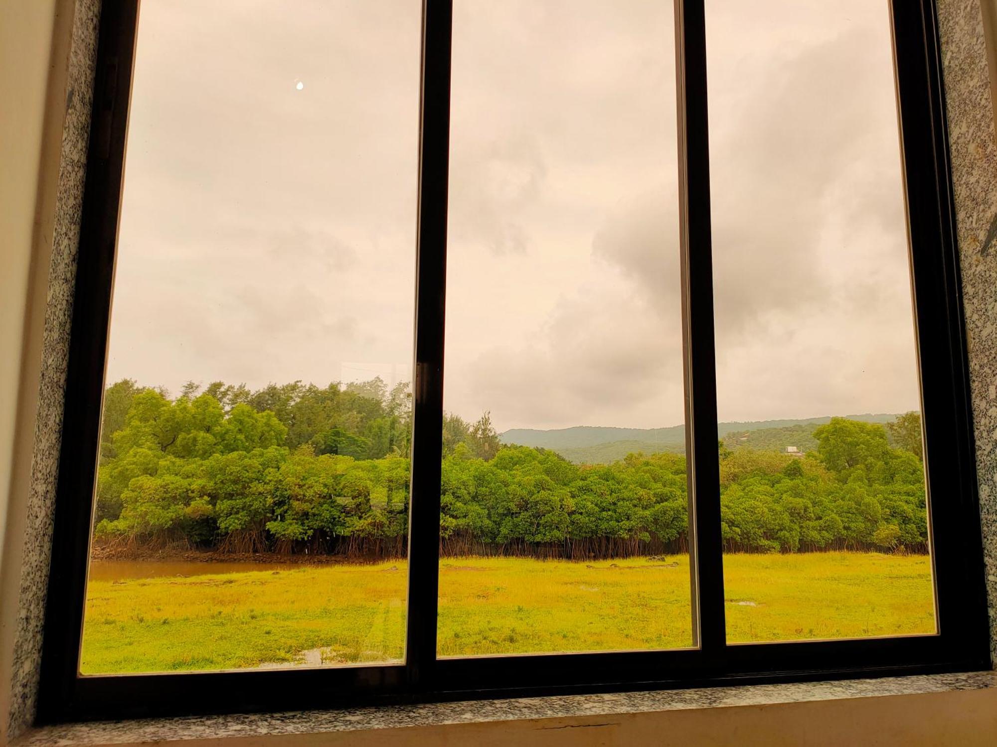 Shobha Farmhouse Kashid Bilik gambar